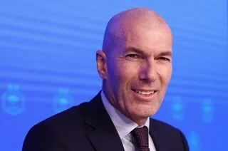 « J’AI ÉTÉ NUMÉRO 10, CE QUI M’ANIME EST DE MARQUER DES BUTS » : ZIDANE PRÉVOIT UN JEU OFFENSIF AVEC L’ÉQUIPE DE FRANCE