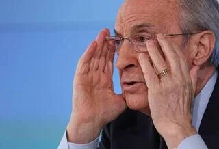 LE FC BARCELONE MENACE DE SAISIR LA JUSTICE APRÈS LES ACCUSATIONS DU PRÉSIDENT DU REAL MADRID FLORENTINO PÉREZ