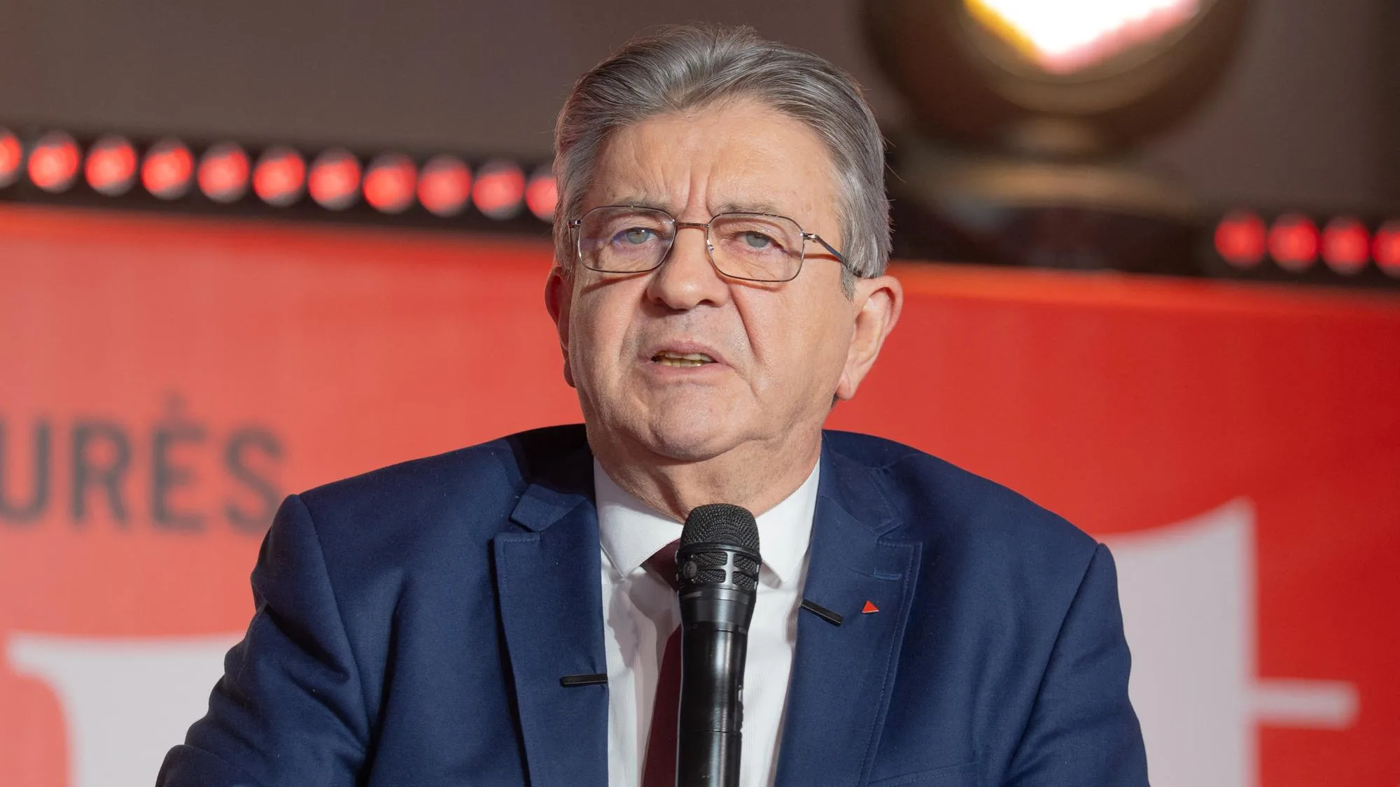 PRÉSIDENTIELLE 2027 : JEAN-LUC MÉLENCHON PROMET L’ÉTAT D’URGENCE SOCIALE, VOICI EN QUOI CELA CONSISTE VRAIMENT
