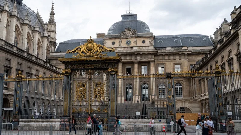 FAUX ALIBI, 22 LONG RIFLE… AU PROCÈS EN APPEL DE L’ASSASSINAT D’HOUSNI N., LES ENQUÊTEURS DÉTAILLENT LE « FAISCEAU D’INDICES » QUI VISE LES ACCUSÉS