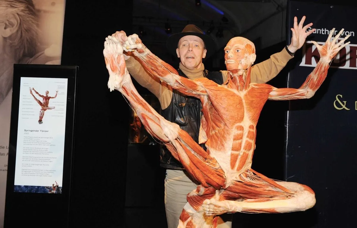 MORT DE GUNTHER VON HAGENS, ANATOMISTE CÉLÈBRE POUR SES EXPOSITIONS CONTROVERSÉES DE VRAIS CADAVRES « PLASTINÉS »