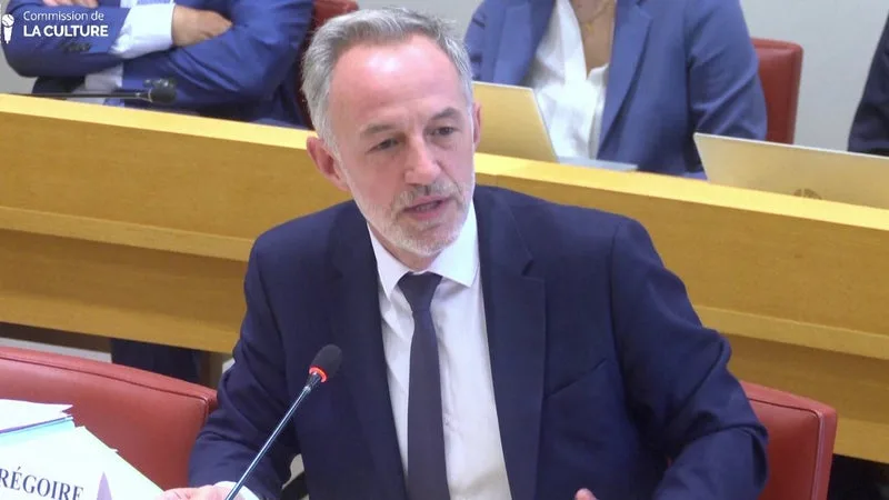 VIOLENCES DANS LE PÉRISCOLAIRE: EMMANUEL GRÉGOIRE PRÉSENTE SES « PROFONDS REGRETS » ET RECONNAÎT « DES FAILLES COLLECTIVES »