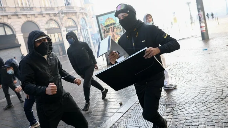 VIOLENCES URBAINES: UN COUVRE-FEU INSTAURÉ DÈS CE LUNDI SOIR ENTRE 20H ET 6H À LILLE, DOUAI, WATTIGNIES ET DENAIN
