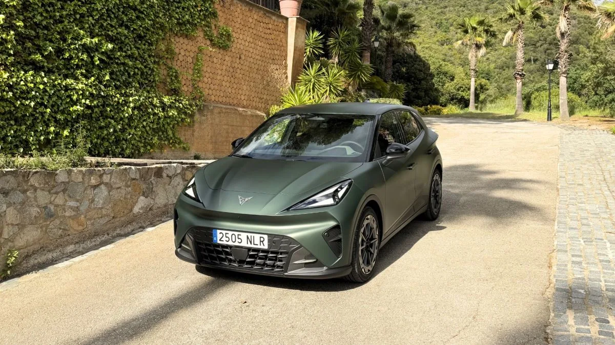 ESSAI CUPRA RAVAL : POURQUOI CETTE CITADINE SPORTIVE À 44 000 € M’A LAISSÉ SUR MA FAIM