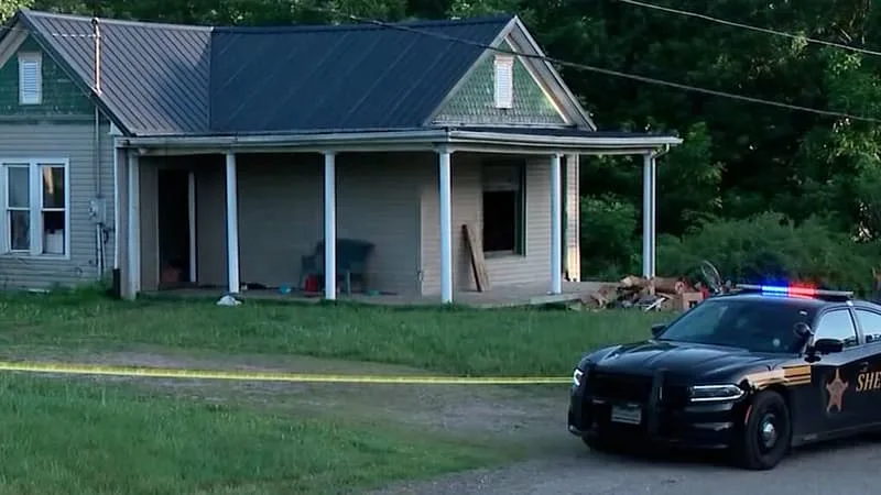 « ILS RESSEMBLAIENT PRESQUE À DES ANIMAUX SAUVAGES »: SEIZE ENFANTS, QUI VIVAIENT DANS UNE PIÈCE DE 12M², SECOURUS D’UNE « MAISON DE L’HORREUR » DANS L’OHIO