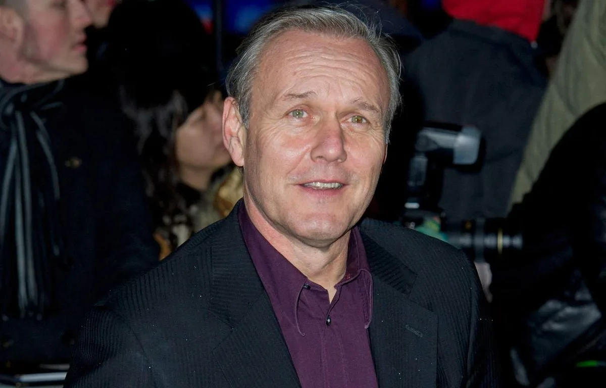 ANTHONY HEAD, STAR DE « BUFFY CONTRE LES VAMPIRES » ET « TED LASSO », EST MORT À 72 ANS