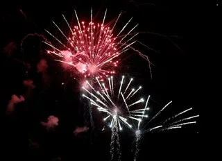 PSG – FC BARCELONE. AVANT LE CHOC DE LIGUE DES CHAMPIONS, DES FEUX D’ARTIFICE TIRÉS À CÔTÉ DE L’HÔTEL DES BARCELONAIS