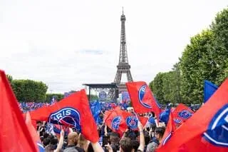 VICTOIRE DU PSG EN LIGUE DES CHAMPIONS : DEUX PERSONNES SONT MORTES APRÈS DES CHUTES DANS LA SEINE