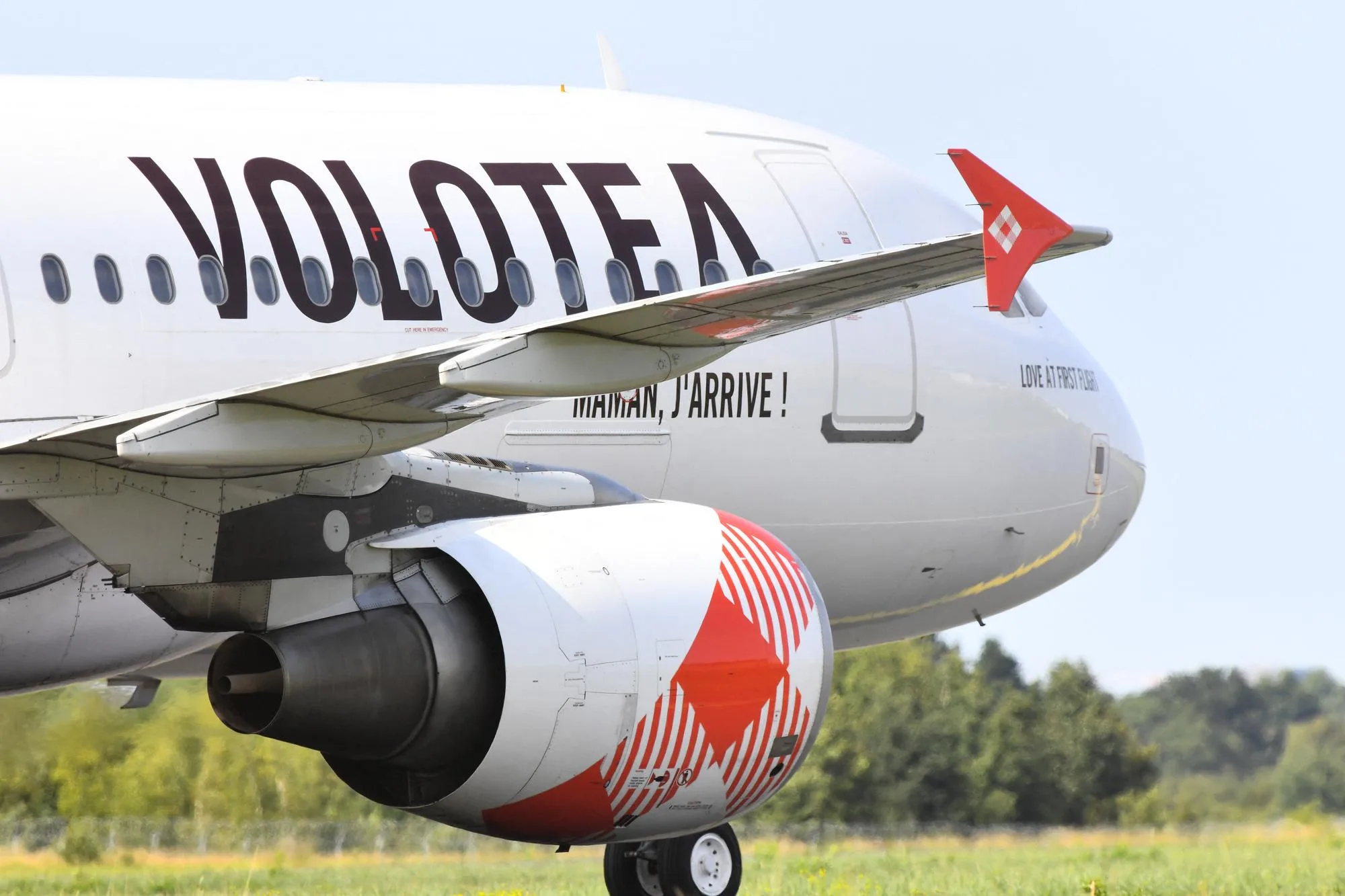 LA COMPAGNIE VOLOTEA SUR LE GRIL POUR SES PRIX AUGMENTÉS APRÈS L’ACHAT DES BILLETS, SUR FOND DE FLAMBÉE DU KÉROSÈNE