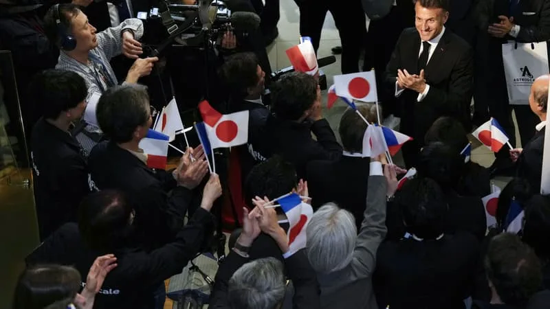 UN INVESTISSEMENT FARAMINEUX DE 100 MILLIARDS DE DOLLARS DANS L’IA EN FRANCE? LE JAPONAIS SOFTBANK SERAIT PRÊT À MISER GROS SUR L’HEXAGONE APRÈS UNE RENCONTRE À TOKYO AVEC EMMANUEL MACRON