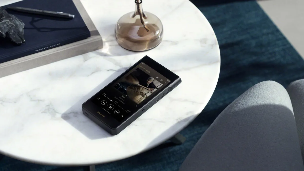 SONY WALKMAN NW-WM1ZM3 : UN LECTEUR AUDIOPHILE PLAQUÉ OR À 5 899 $