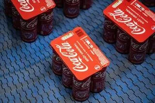 IL VOULAIT OFFRIR UNE CANETTE DE COCA-COLA À UNE TRIBU COUPÉE DU MONDE : UN YOUTUBEUR CONDAMNÉ