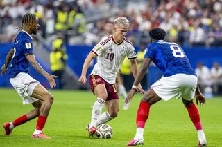 « IL NE DIT PAS LA VÉRITÉ » : DANI OLMO RÉPOND À L’ADJOINT ARGENTIN QUI L’A FRAPPÉ APRÈS LA FINALE