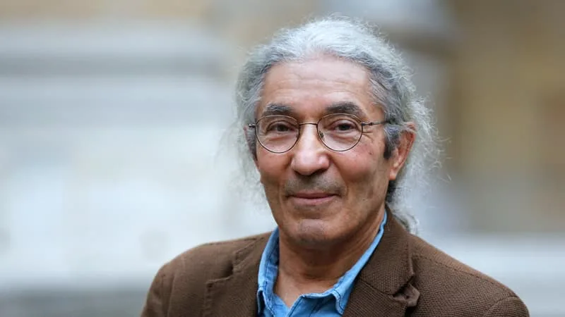 « C’ÉTAIT UN COUP DE COLÈRE »: BOUALEM SANSAL FAIT MARCHE ARRIÈRE ET DÉCLARE NE PLUS VOULOIR QUITTER LA FRANCE