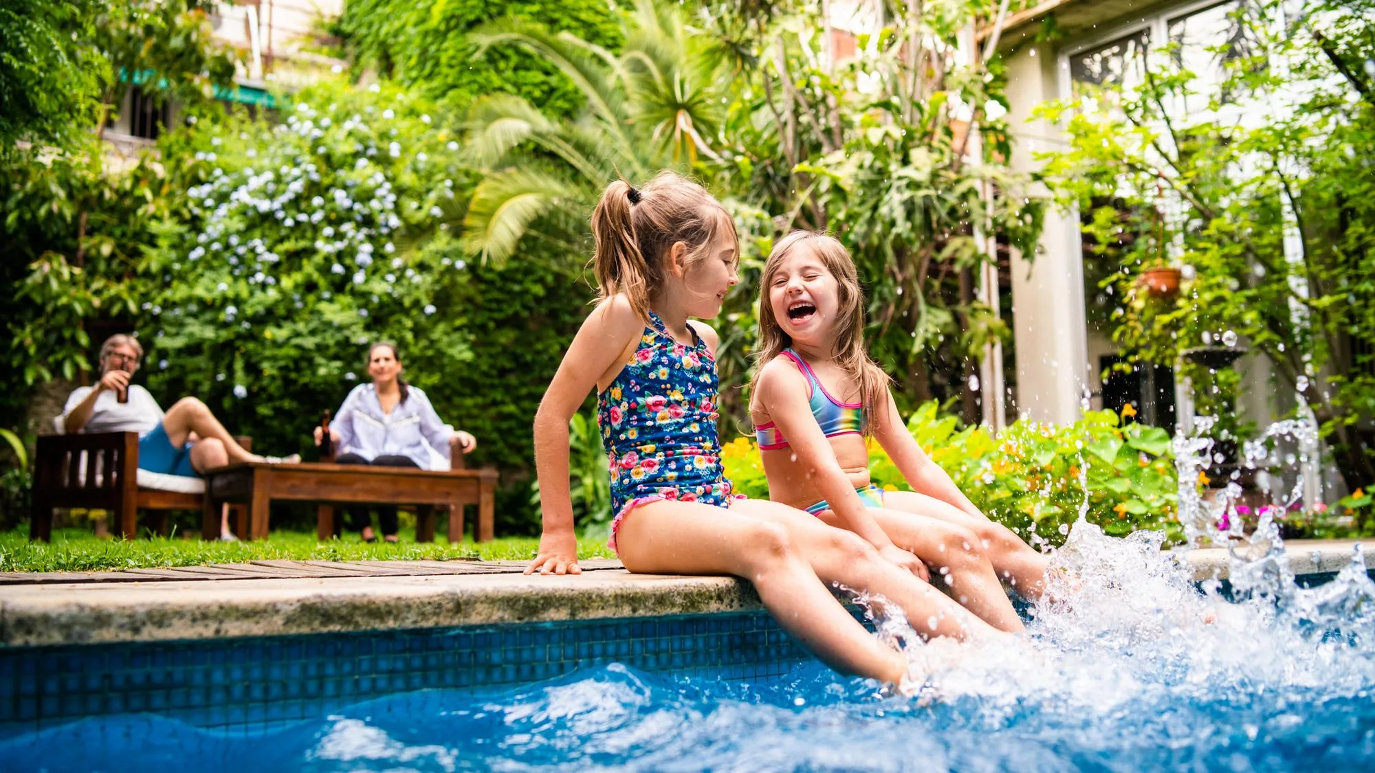 POUR PRÉVENIR LES NOYADES, LA COULEUR DU MAILLOT DE BAIN DES ENFANTS EST PLUS IMPORTANTE QU’IL N’Y PARAÎT