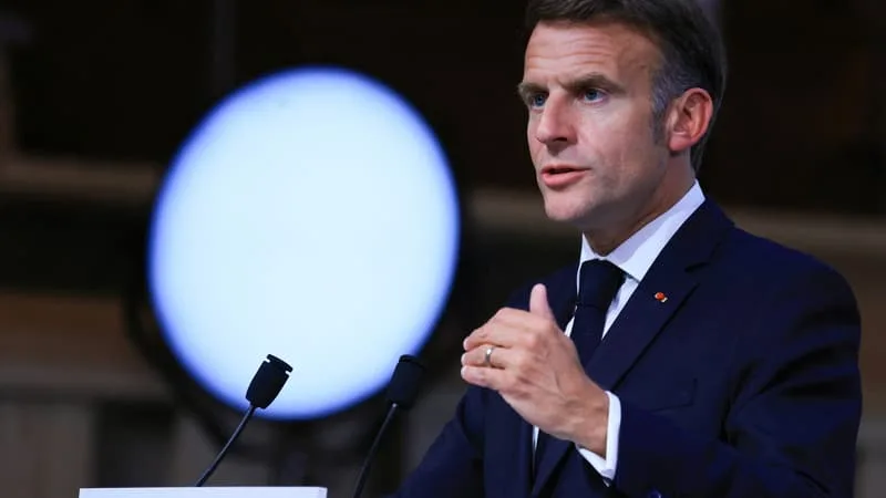 EMMANUEL MACRON RAILLE LES CANDIDATS À L’ÉLECTION PRÉSIDENTIELLE QUI VIENNENT « AU SECOURS » DES START-UP DE L’IA MAIS QUI « VONT REVENIR EN DISANT QU’IL FAUT TAXER LA RÉUSSITE ET LE CAPITAL »