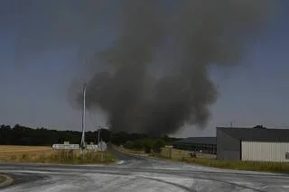 « LE FOYER PRINCIPAL EST ÉTEINT » : L’IMPORTANT INCENDIE EN MAINE-ET-LOIRE EST MAÎTRISÉ, D’IMPORTANTS MOYENS DÉPLOYÉS