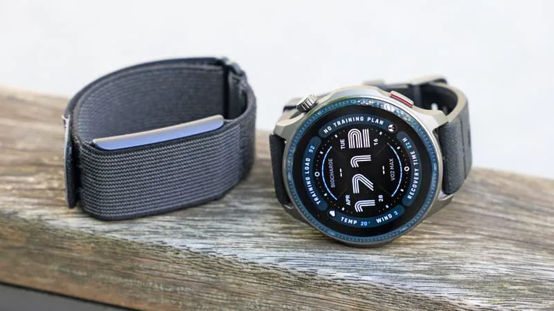 TEST AMAZFIT HELIO STRAP: ON A PASSÉ UN MOIS AVEC CE BRACELET CONNECTÉ SANS ÉCRAN POUR SAVOIR SI VOUS POUVEZ ABANDONNER VOTRE MONTRE INTELLIGENTE