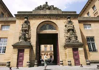 MEURTRE DE MAXIME VACANT, TUÉ DE 43 COUPS DE COUTEAU : L’ACCUSÉ CONDAMNÉ À DIX ANS DE PRISON