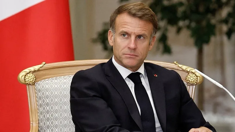 POUR « QUE LES FRANÇAIS NE MANQUENT DE RIEN », EMMANUEL MACRON A SÉCURISÉ DES LIVRAISONS SUPPLÉMENTAIRES DE 200.000 TONNES DE DIESEL PAR MOIS AUX ÉMIRATS ET AU BAHREÏN