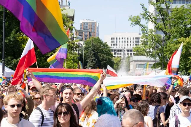 “HISTORIQUE” : DEUX PREMIERS MARIAGES HOMOSEXUELS RECONNUS EN POLOGNE