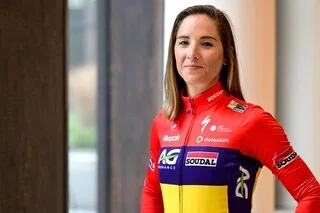 TOUR DE FRANCE FEMMES. KIM LE COURT PRÉSENTE AVEC LA FORMATION AG INSURANCE – SOUDAL TEAM