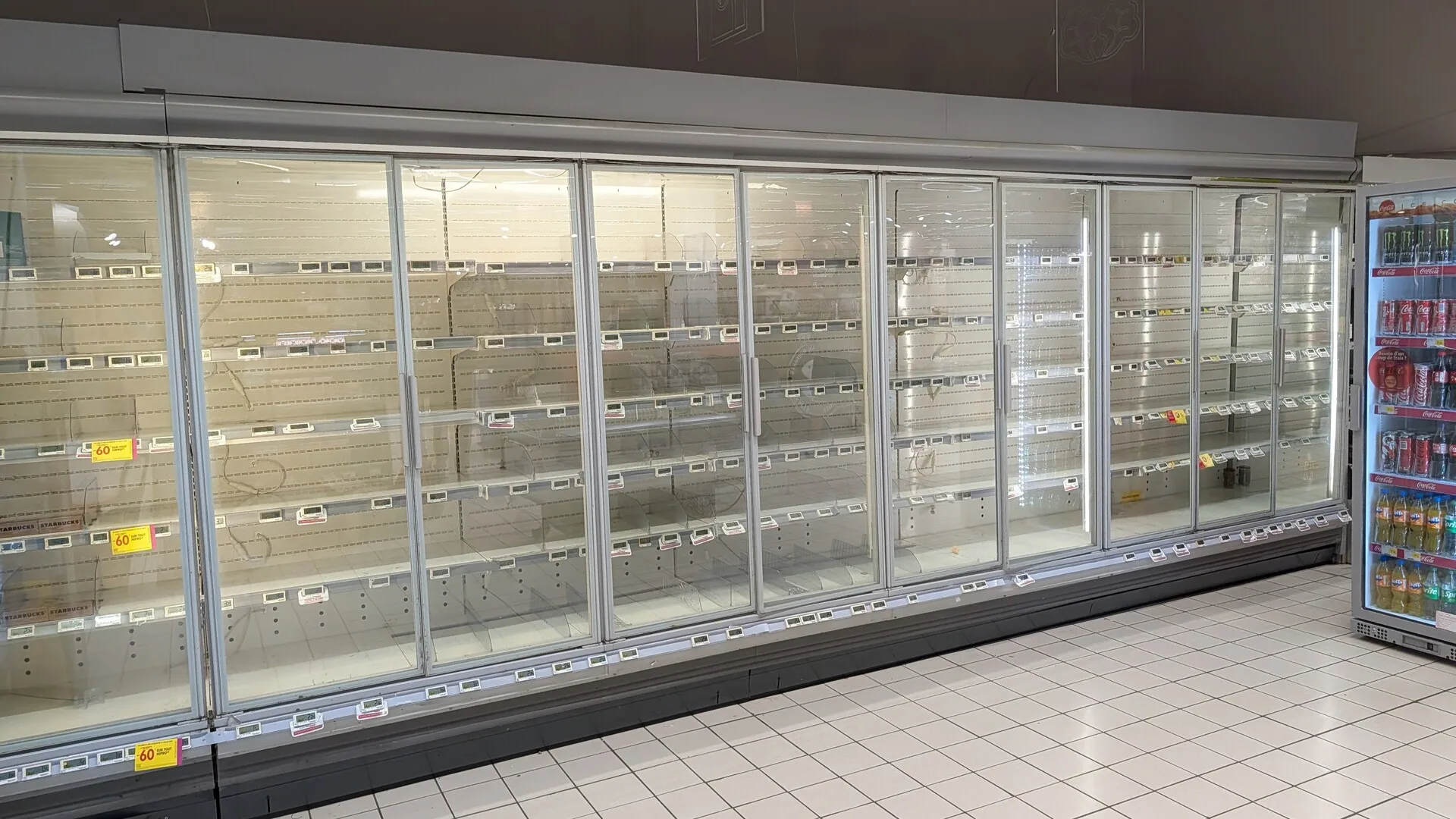 « ÇA NE DEMANDE PAS DE TECHNICITÉ SUPPLÉMENTAIRE », COMMENT DES PIRATES ONT FAIT CHAUFFER LES FRIGOS DE CENTAINES DE SUPERMARCHÉS