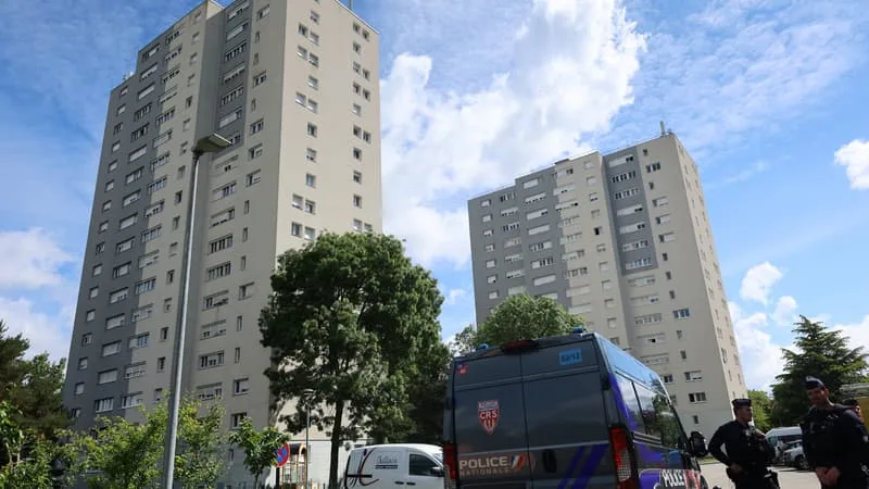 « JAMAIS JE N’OUBLIERAI MON FILS »: LES PARENTS D’ELIDJA, TUÉ DANS UNE FUSILLADE SUR FOND DE NARCOTRAFIC À NANTES, TÉMOIGNENT DE LEUR CHAGRIN
