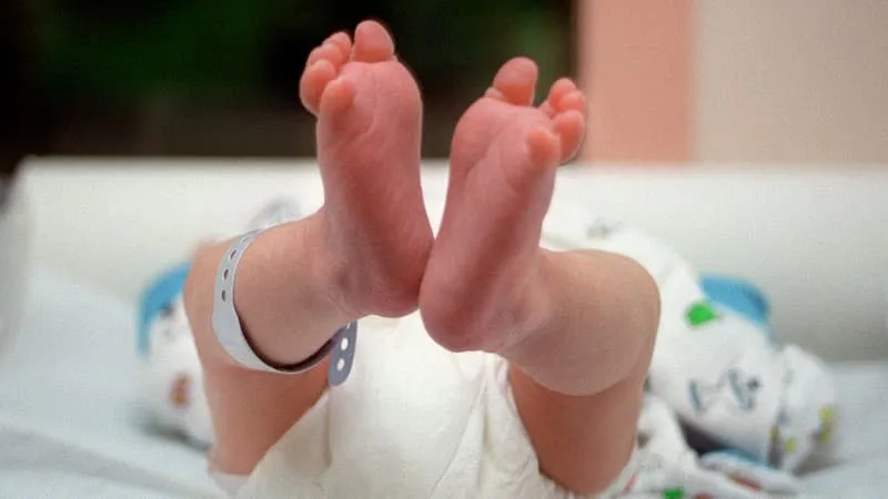 NATALITÉ: L’INSEE DÉNOMBRE TOUJOURS MOINS DE BÉBÉS EN FRANCE À LA MI-2026