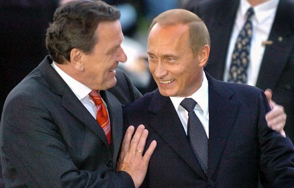 GUERRE EN UKRAINE : LA VIEILLE AMITIÉ POUTINE-SCHRÖDER RESSURGIT ET LE CESSEZ-LE-FEU VIOLÉ