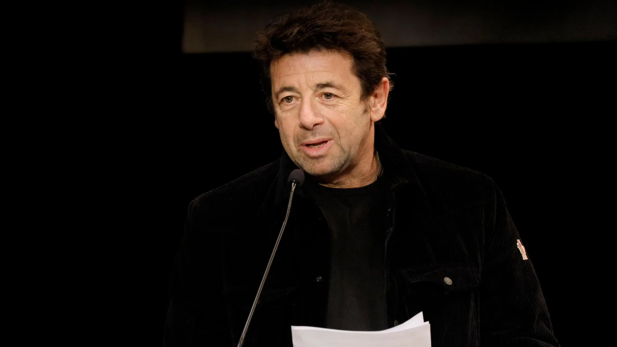 POURQUOI PATRICK BRUEL, MIS EN EXAMEN POUR VIOL, N’EST-IL PAS PLACÉ EN DÉTENTION PROVISOIRE ?