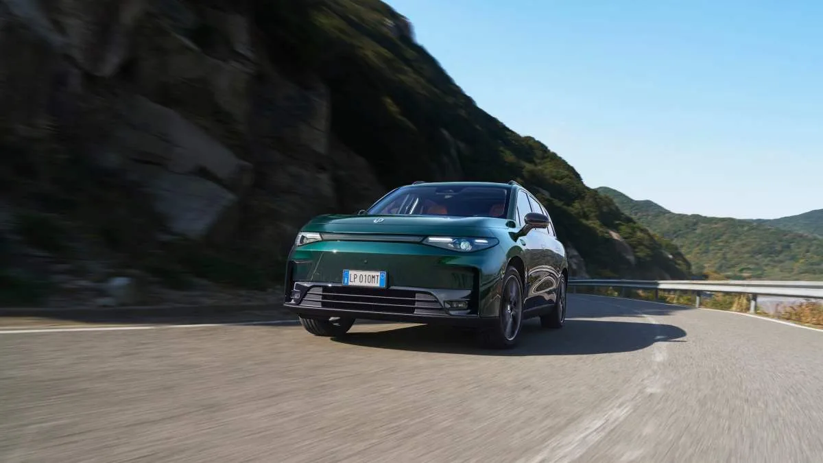 PROLONGATEUR D’AUTONOMIE : POURQUOI CETTE TECHNOLOGIE PERD DÉJÀ DU TERRAIN FACE AUX VOITURES 100 % ÉLECTRIQUES