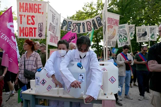 LOI D’URGENCE AGRICOLE : UNE “RÉFORME TRAUMATIQUE” POUR LA GAUCHE ET LE BLOC CENTRAL