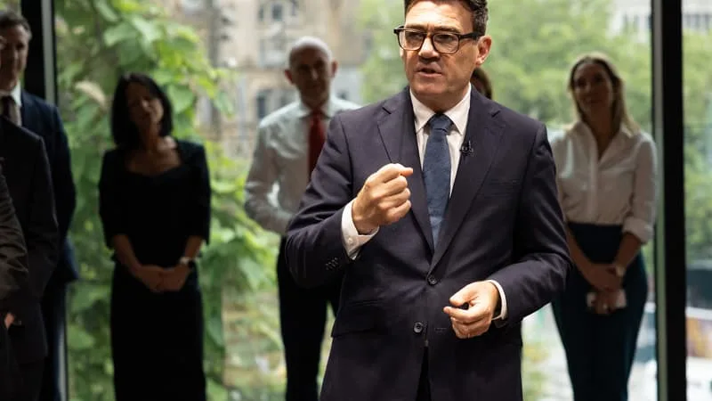 « CONDITIONNER UNE PARTIE DU SOUTIEN AU FAIT QUE LES PERSONNES SAISISSENT LEURS OPPORTUNITÉS »: LE NOUVEAU PREMIER MINISTRE BRITANNIQUE ANDY BURNHAM VEUT RÉFORMER LE SYSTÈME D’AIDE SOCIALE