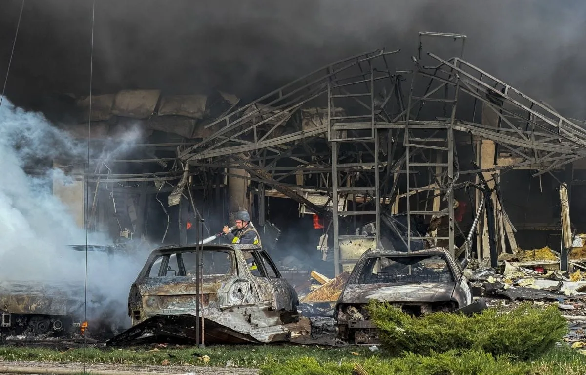 GUERRE EN UKRAINE : MANIANT L’ART DE LA TRÊVE, LA RUSSIE DÉROULE UN TAPIS DE BOMBES
