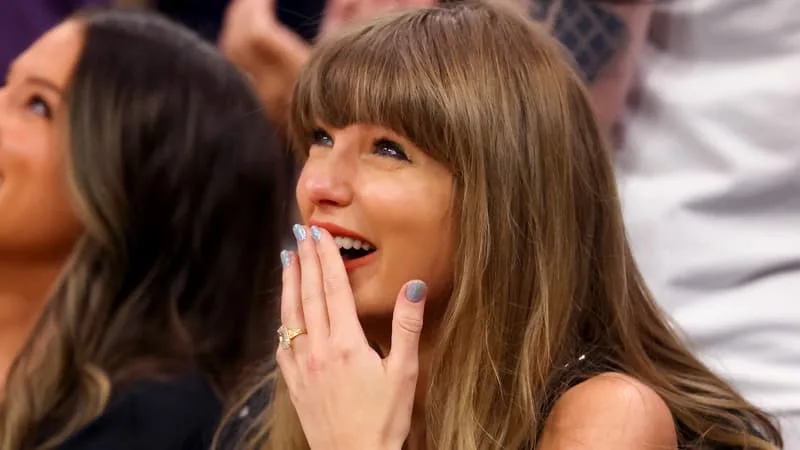 TAYLOR SWIFT DEVIENT LA PLUS JEUNE FEMME À INTÉGRER LE PANTHÉON AMÉRICAIN DES AUTEURS-COMPOSITEURS