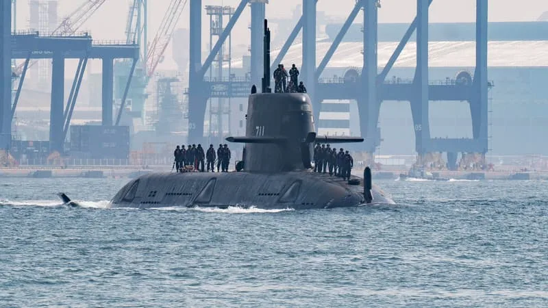 ALORS QUE LA CHINE SE CONSTITUE LA MARINE LA PLUS PUISSANTE AU MONDE, TAIWAN EFFECTUE POUR LA 1ERE FOIS UN TEST DE TIR DE TORPILLE SUR L’UN DE SES PROPRES SOUS-MARINS