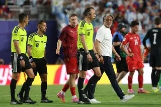 « C’EST JUSTE CATASTROPHIQUE » : LA SUISSE FULMINE CONTRE L’EXCLUSION DE BREEL EMBOLO POUR SIMULATION FACE À L’ARGENTINE