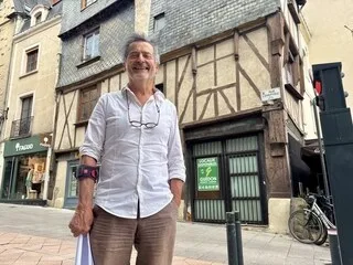 « L’HABITAT DES PETITES GENS DU MOYEN-ÂGE » : CET ARCHITECTE LANCE L’OPÉRATION SAUVETAGE D’UNE MAISON À PAN DE BOIS