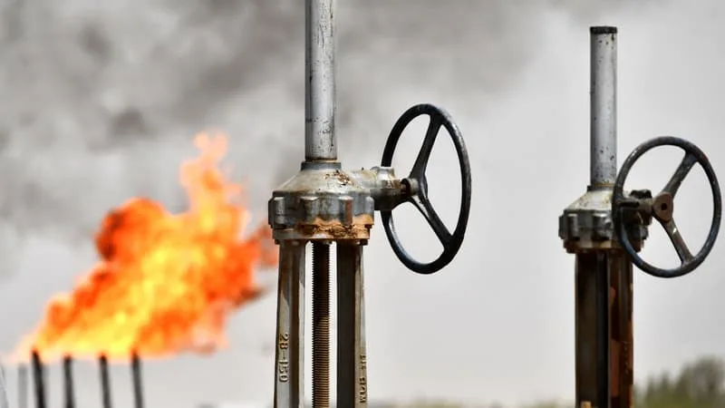 LES STOCKS DE PÉTROLE AUX ETATS-UNIS CHUTENT À VITESSE GRAND V ET N’AVAIENT PLUS ÉTÉ AUSSI BAS DEPUIS 2004 (ÇA INQUIÈTE LE MARCHÉ ET LES PRIX REMONTENT)