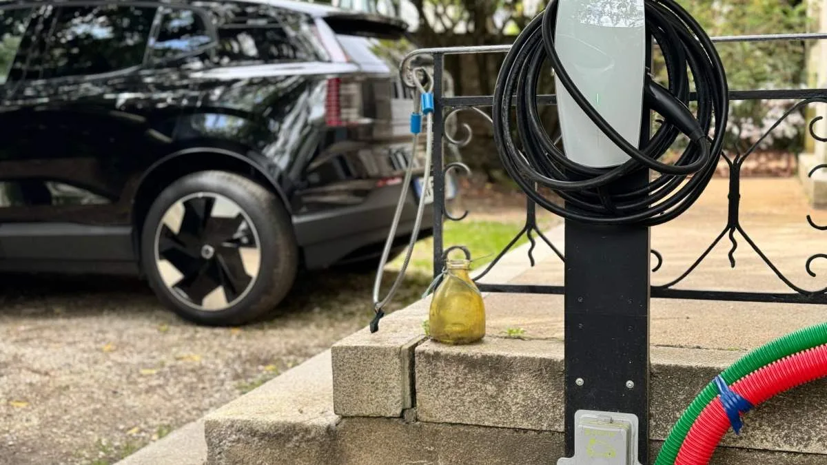 PRISE RENFORCÉE OU WALLBOX : COMMENT BIEN RECHARGER SA VOITURE ÉLECTRIQUE À LA MAISON