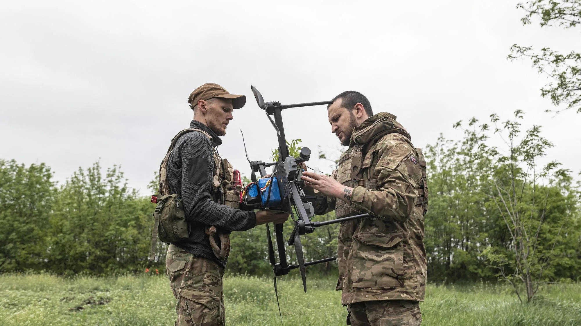 L’UKRAINE VISE LA RUSSIE, DONT MOSCOU, LORS D’UNE ATTAQUE QUASI INÉDITE AVEC DES CENTAINES DE DRONES