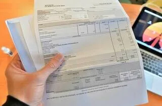 L’ACOMPTE SUR SALAIRE PEUT-IL PERMETTRE D’ÉVITER LE DÉCOUVERT BANCAIRE ?