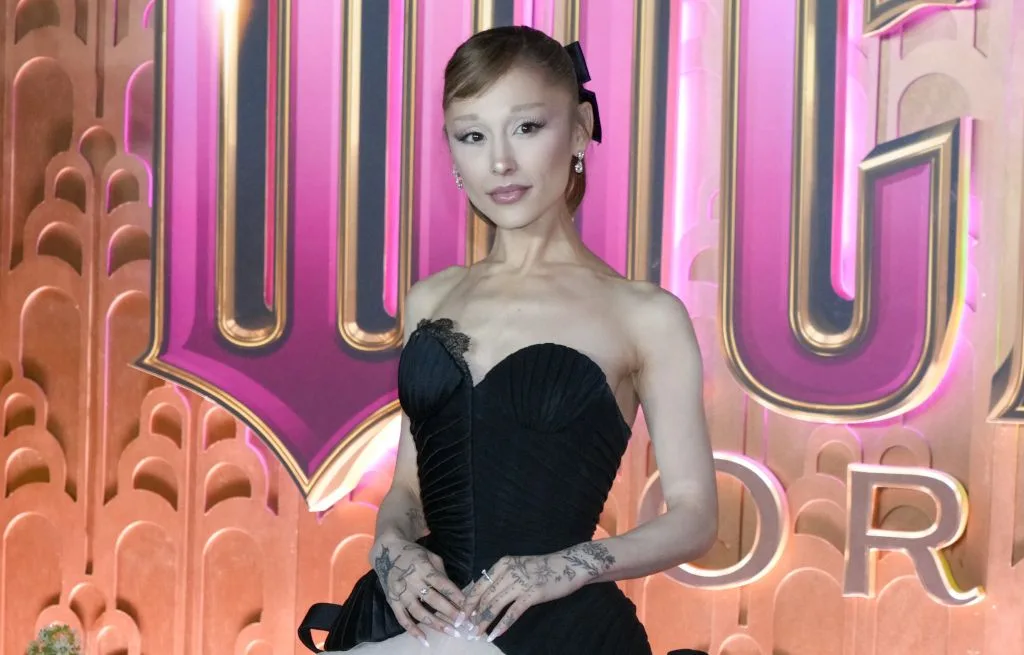 ARIANA GRANDE PASSE À L’OFFENSIVE CONTRE LES HACKERS QUI LUI ONT VOLÉ DES ANNÉES DE TRAVAIL