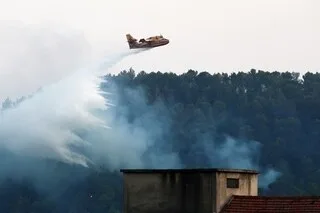 INCENDIES : L’UE DÉPLOIE NEUF AVIONS ET DEUX HÉLICOPTÈRES DE PLUS EN GIRONDE