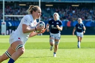 RUGBY. « IL EST TEMPS D’ÉCOUTER MON CORPS » : L’INTERNATIONALE FRANÇAISE ROMANE MÉNAGER ANNONCE SA RETRAITE