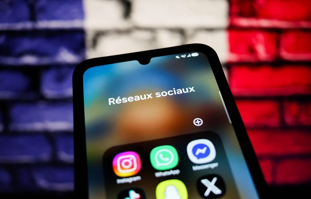 RÉSEAUX SOCIAUX AUX MOINS DE 15 ANS : PLUS DES DEUX TIERS DES 10-14 ANS SONT FAVORABLES À LA MESURE, SELON UN SONDAGE