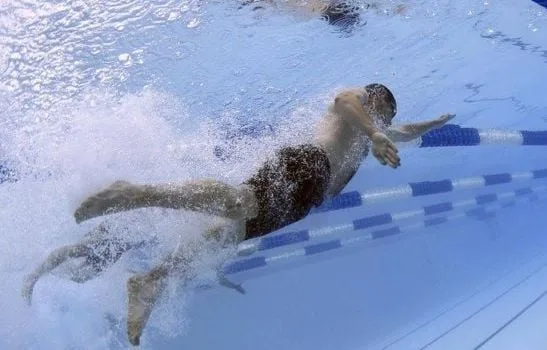 ALLEMAGNE : DES FRANÇAIS ENTRENT DANS UNE PISCINE SANS PAYER ET RENVERSENT DES POUBELLES, LA POLICE INTERVIENT