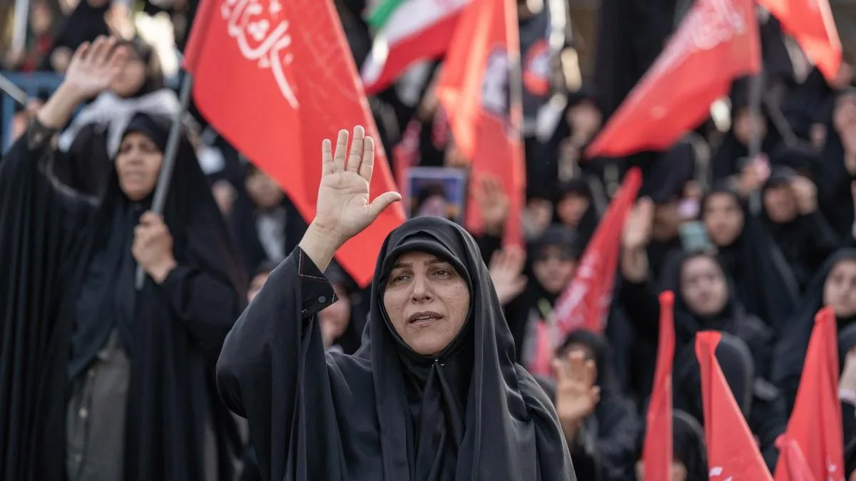 IRAN : LORS DES FUNÉRAILLES D’ALI KHAMENEI, CES FIDÈLES VOULAIENT ENVOYER UN MESSAGE À DONALD TRUMP