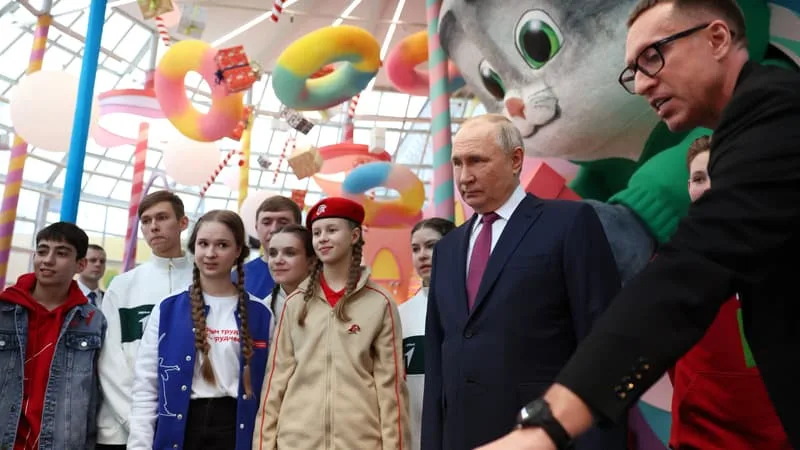 DES RÔLES « MOINS AXÉS SUR LEURS RÉSULTATS QUE SUR LE CLIENTÉLISME »: COMMENT LES « NÉPO-BABIES » DE VLADIMIR POUTINE SONT-ILS EN TRAIN D’ÉTENDRE LE CONTRÔLE DU POUVOIR SUR LA TECH RUSSE